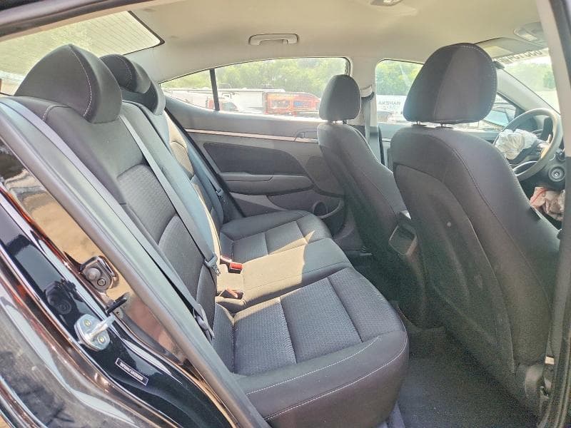 2018 HYUNDAI ELANTRA SEL 10