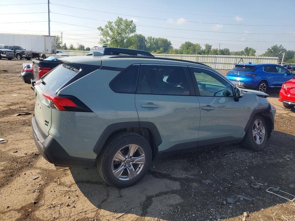 2022 TOYOTA RAV4 XLE 3