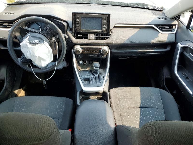 2021 TOYOTA RAV4 XLE 8
