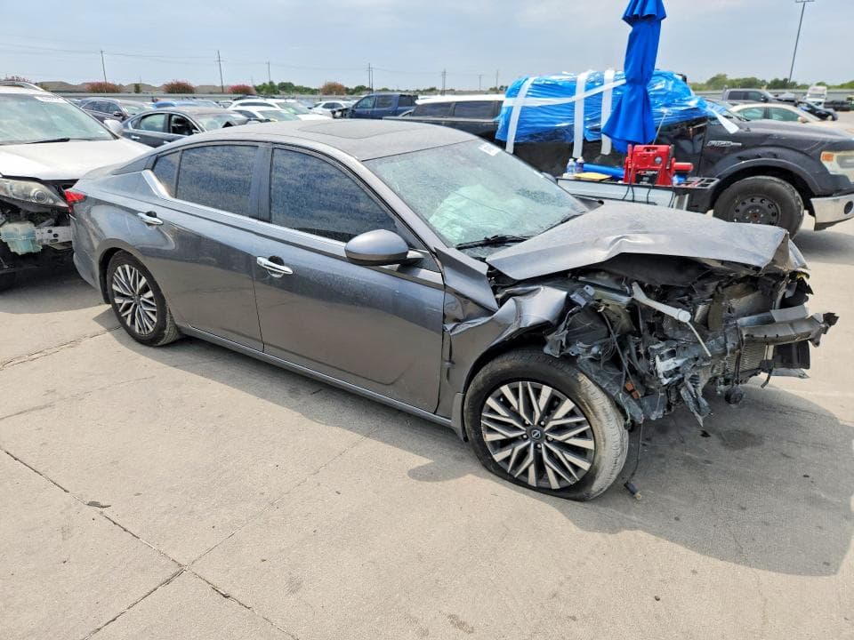 2023 NISSAN ALTIMA SV 4