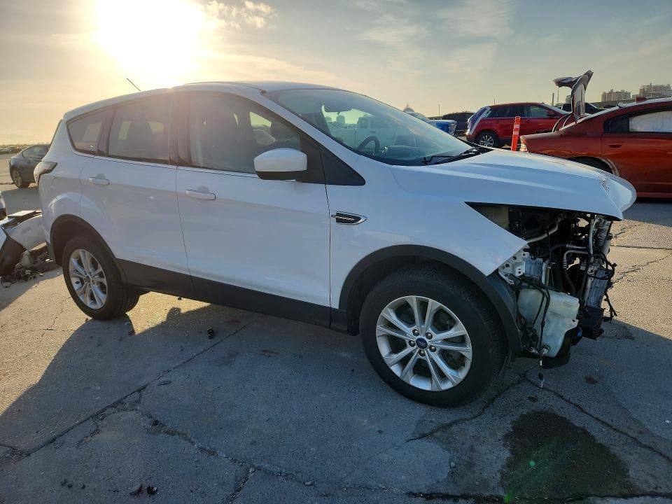 2017 FORD ESCAPE SE 4