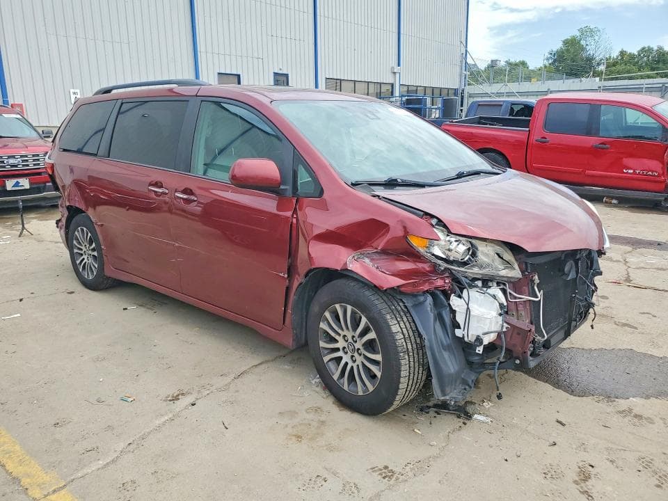 2018 TOYOTA SIENNA XLE PREMIUM 8-PASSENGER 4