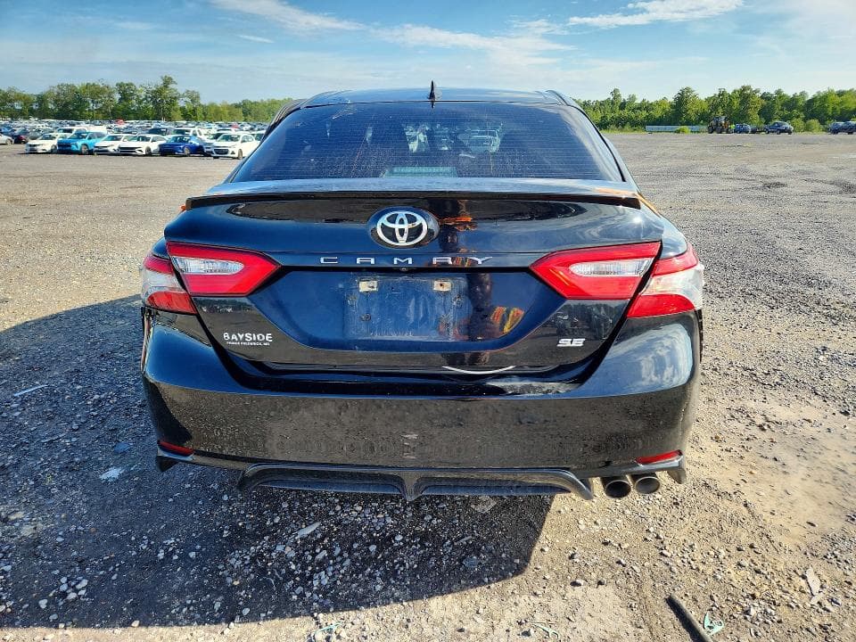 2018 TOYOTA CAMRY SE 6