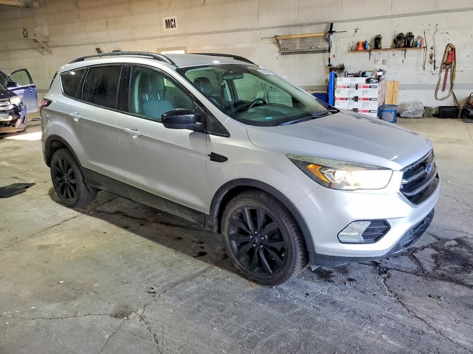 2017 FORD ESCAPE SE 4