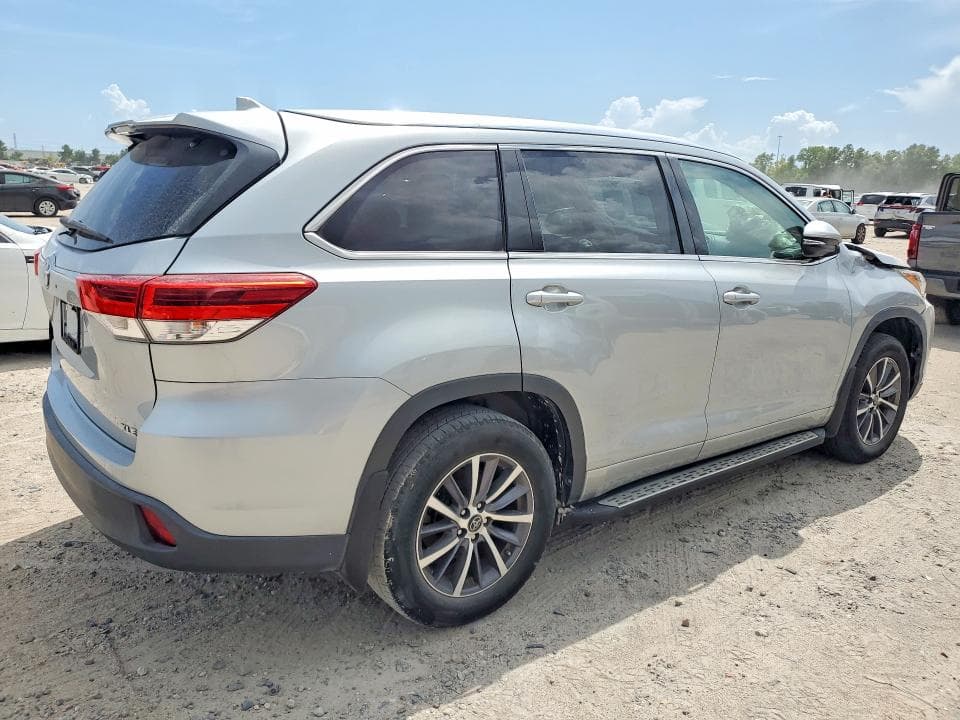2018 TOYOTA HIGHLANDER XLE 3