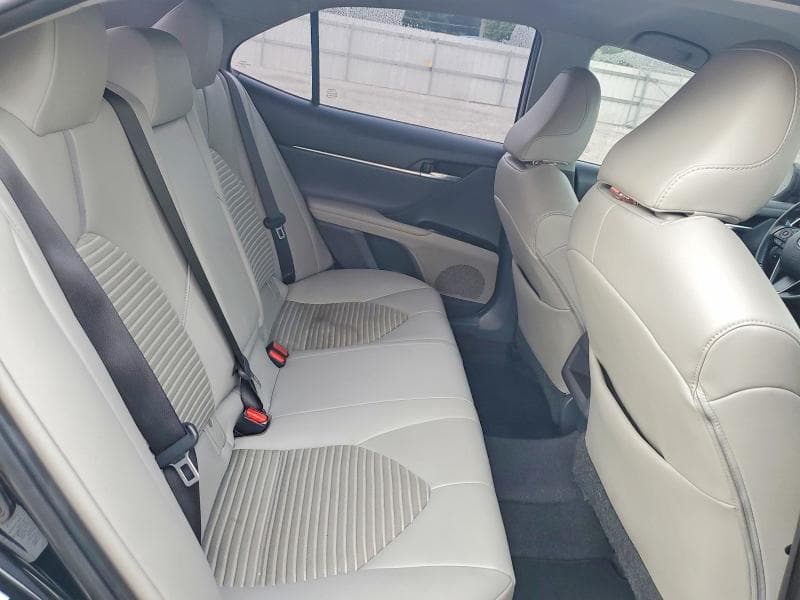 2018 TOYOTA CAMRY SE 10