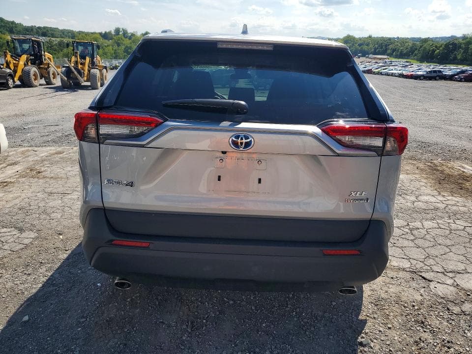 2024 TOYOTA RAV4 XLE 6