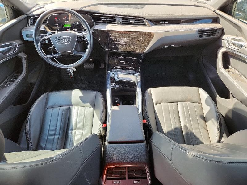 2022 AUDI E-TRON PREMIUM 8