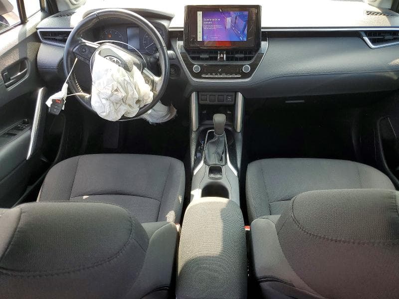 2024 TOYOTA COROLLA CROSS LE 8
