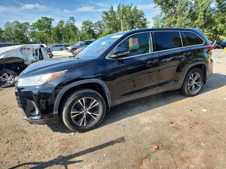 2019 TOYOTA HIGHLANDER LE - 1