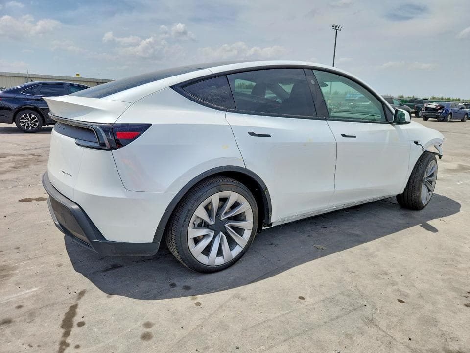 2026 TESLA MODEL Y 3