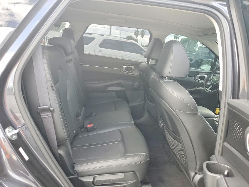2025 KIA SORENTO S 11
