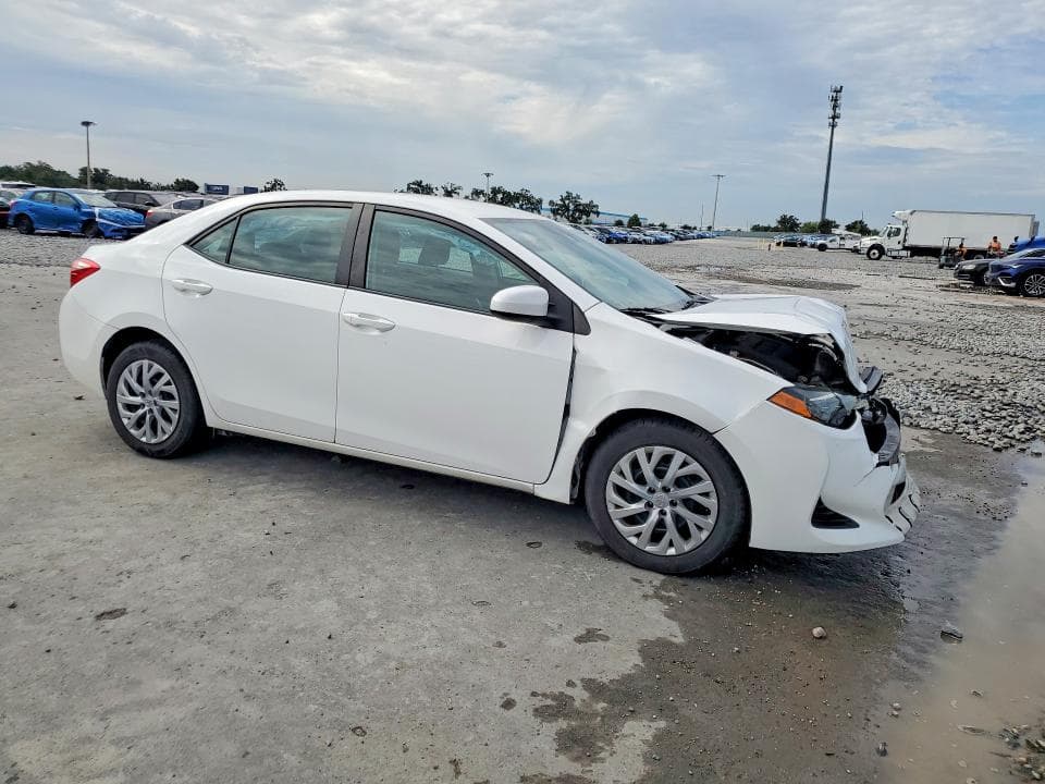 2018 TOYOTA COROLLA LE 4