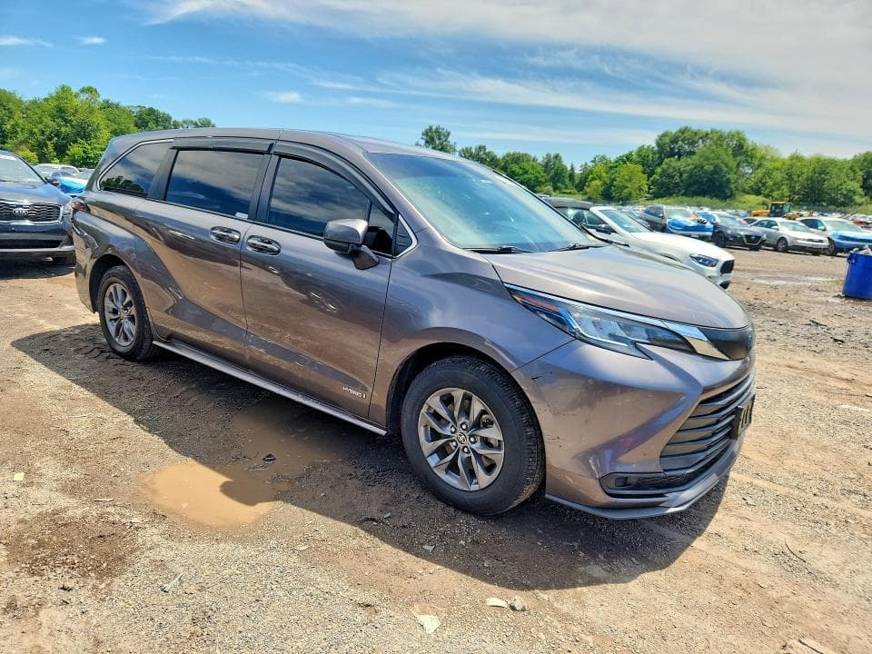 2021 TOYOTA SIENNA LE 4