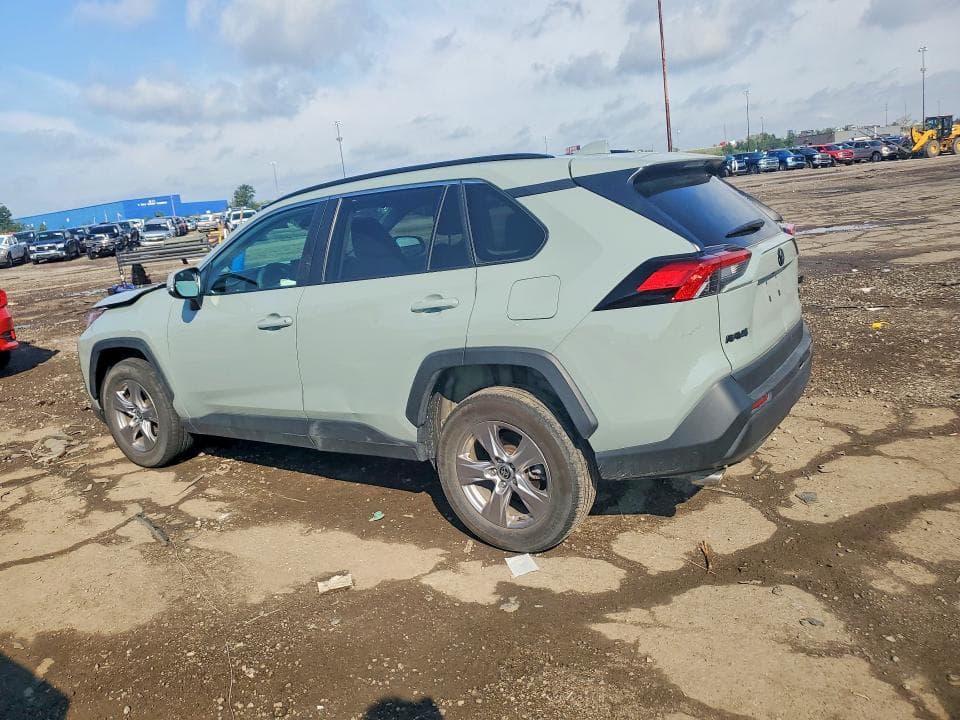 2022 TOYOTA RAV4 XLE 2
