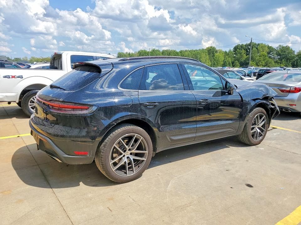2025 PORSCHE MACAN BASE 3