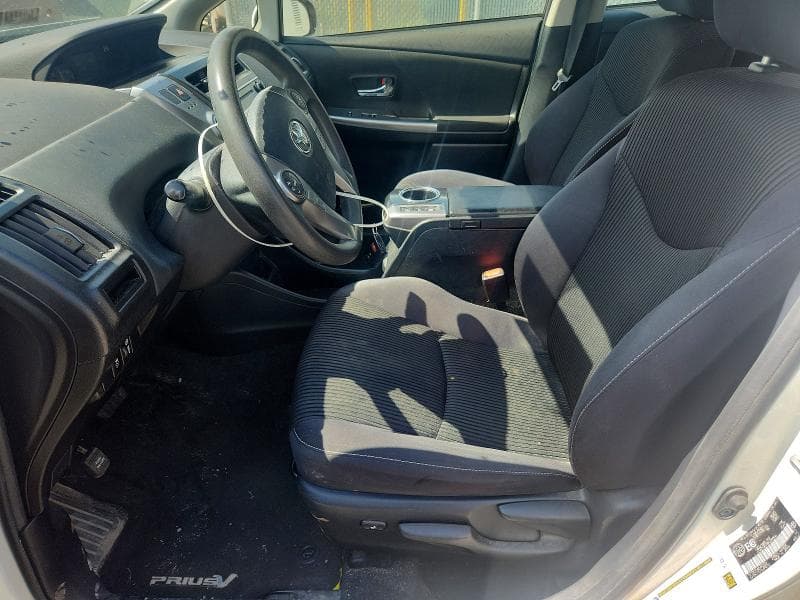 2017 TOYOTA PRIUS V TWO 7