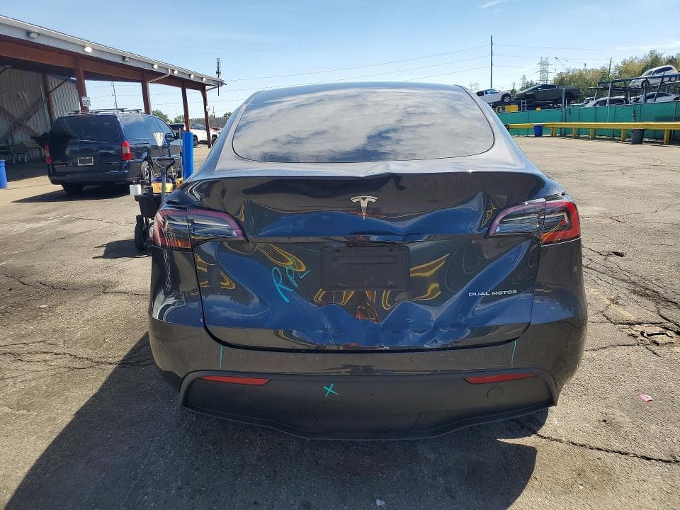 2024 TESLA MODEL Y 6