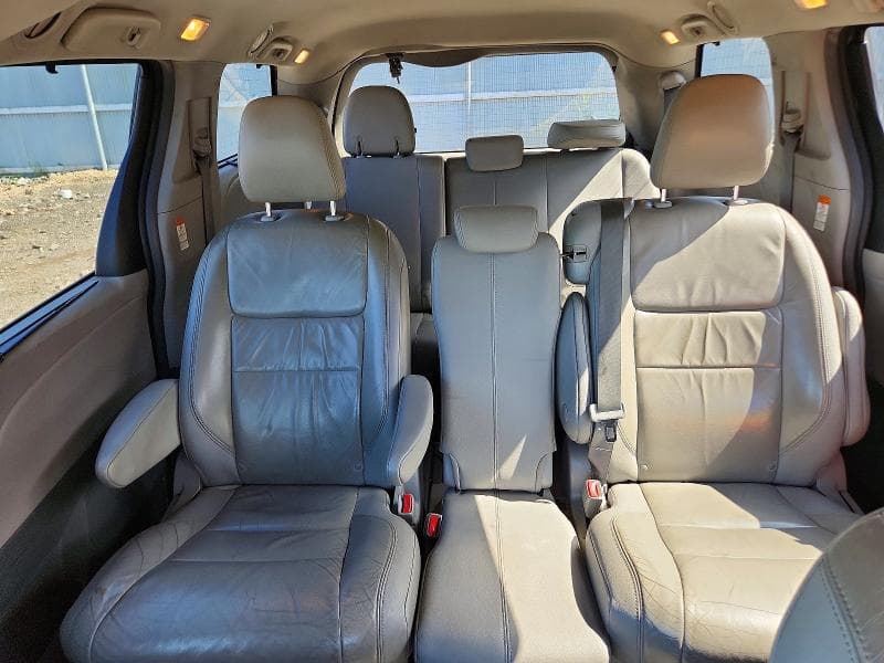 2018 TOYOTA SIENNA XLE 8-PASSENGER 10