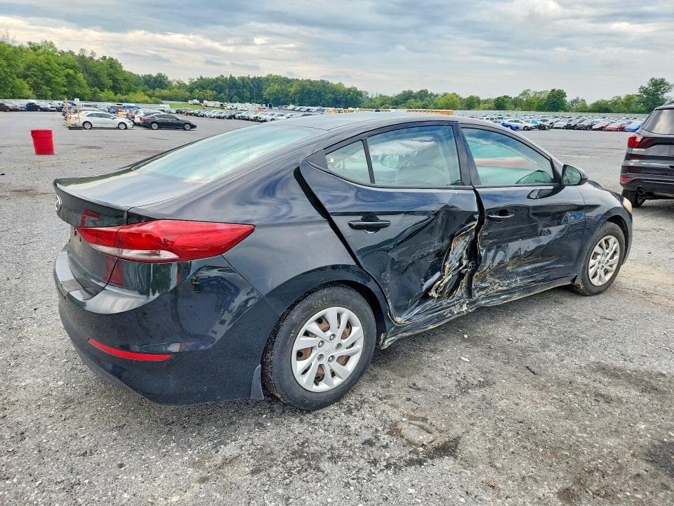 2018 HYUNDAI ELANTRA SE 3