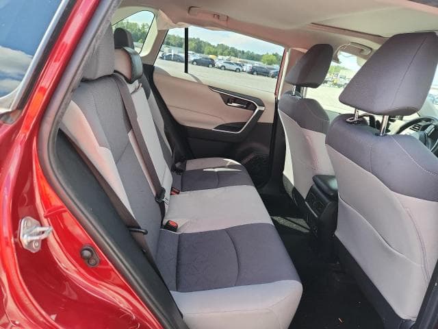 2019 TOYOTA RAV4 XLE 11