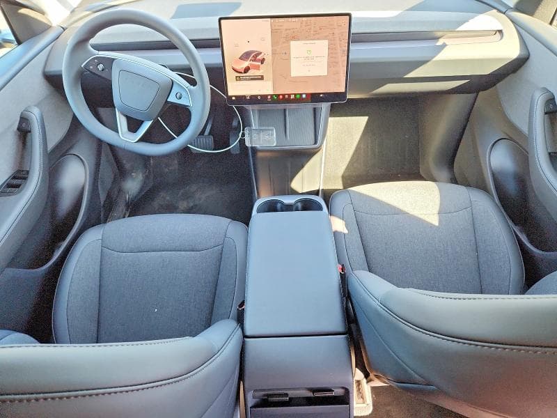 2026 TESLA MODEL Y 8
