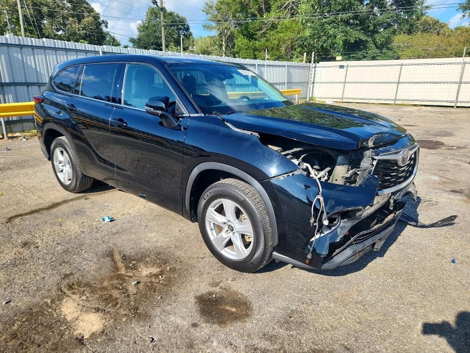 2021 TOYOTA HIGHLANDER LE 4