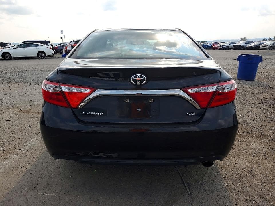 2017 TOYOTA CAMRY SE 6