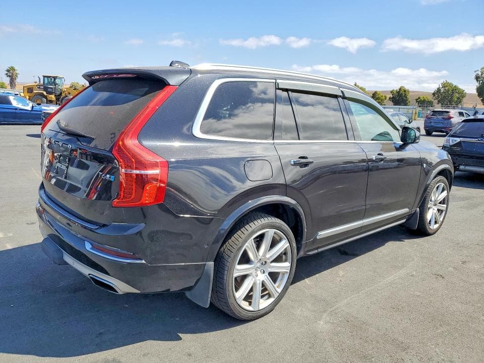 2017 VOLVO XC90 T6 3