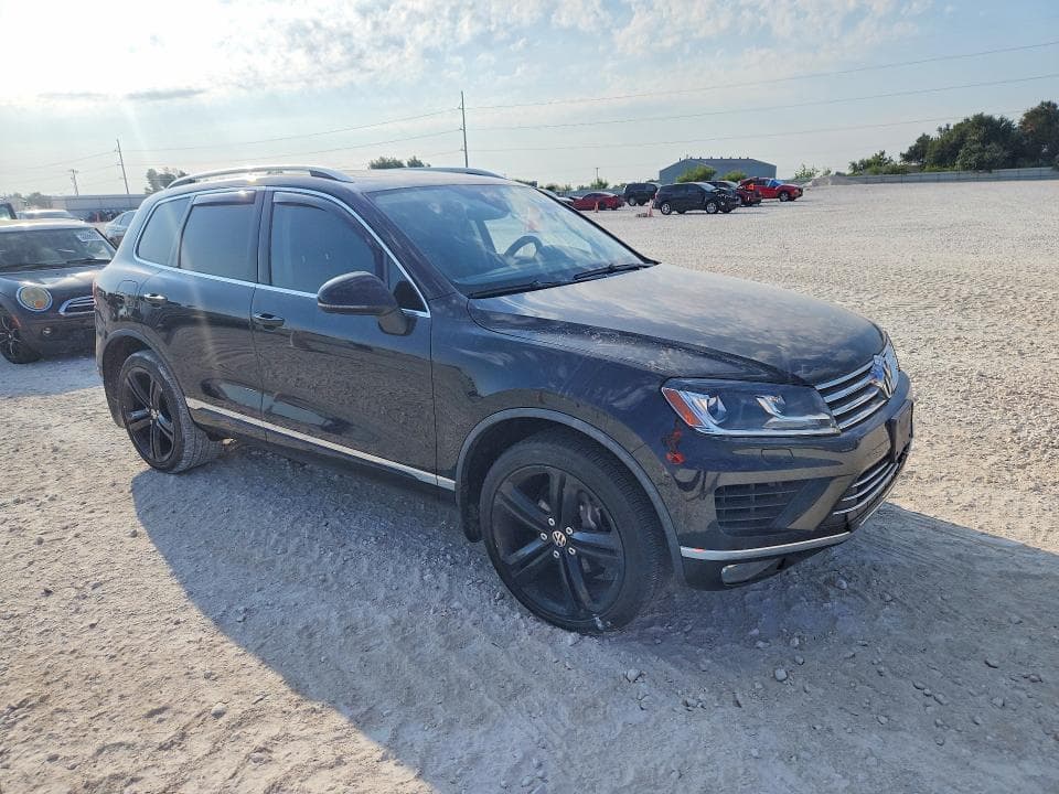 2017 VOLKSWAGEN TOUAREG EXECUTIVE 4