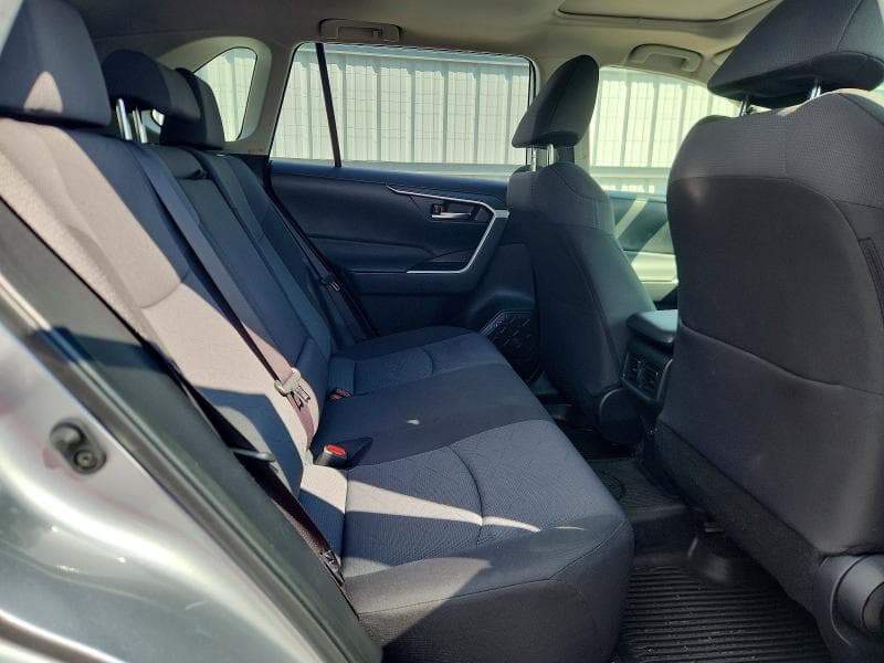 2019 TOYOTA RAV4 XLE 11