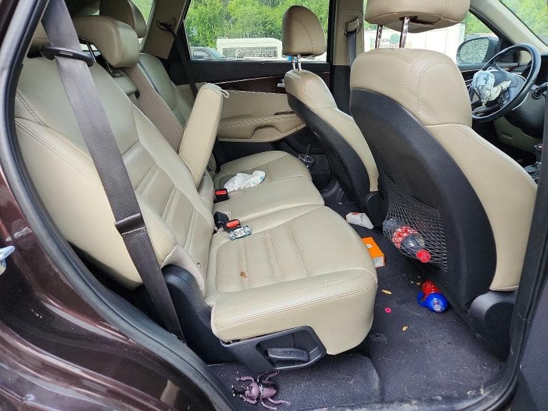 2017 KIA SORENTO EX 11