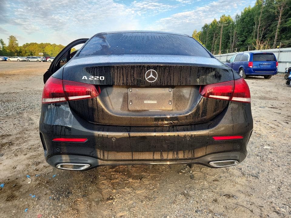 2022 MERCEDES-BENZ A 220 6