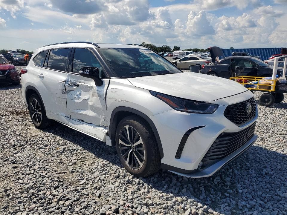 2022 TOYOTA HIGHLANDER XSE 4