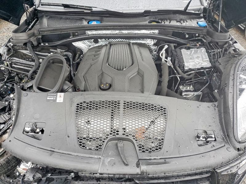 2026 PORSCHE MACAN BASE 12