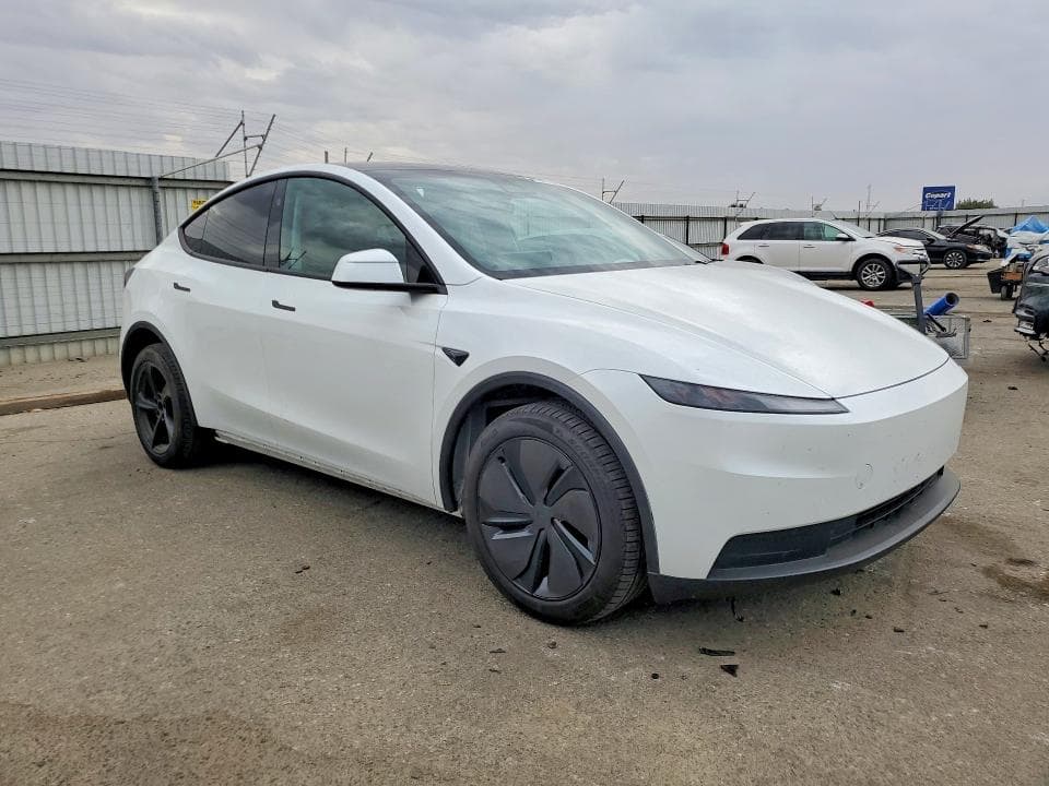 2026 TESLA MODEL Y 4