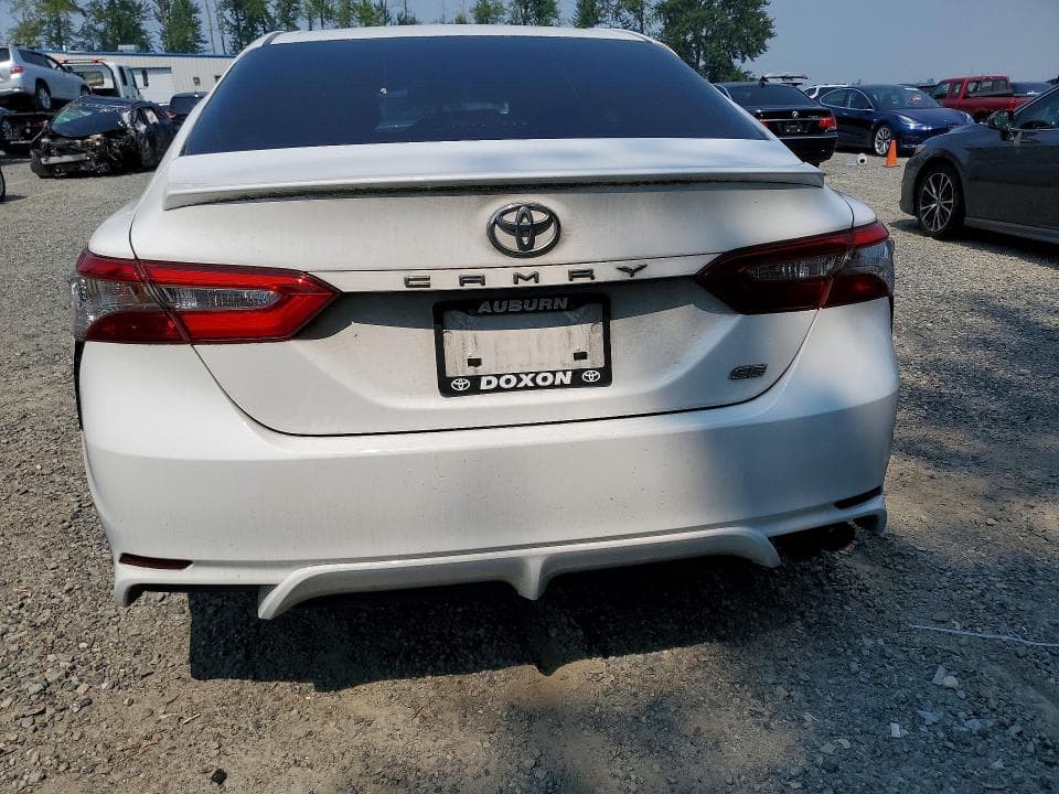 2018 TOYOTA CAMRY SE 6