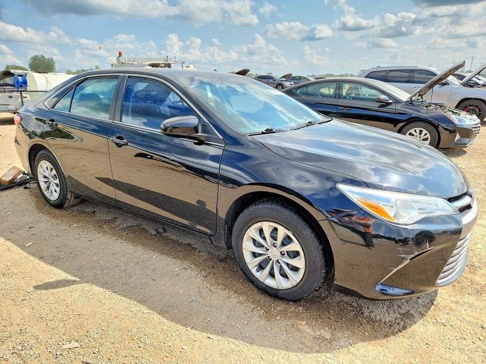 2017 TOYOTA CAMRY LE 4