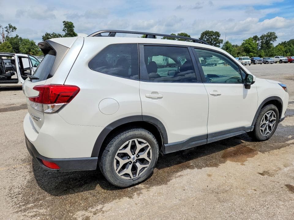 2023 SUBARU FORESTER PREMIUM 3