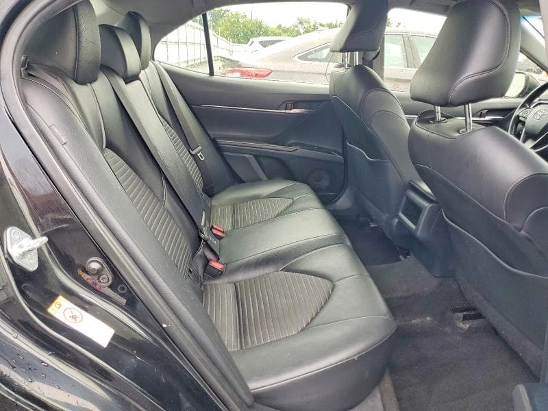 2018 TOYOTA CAMRY SE 10