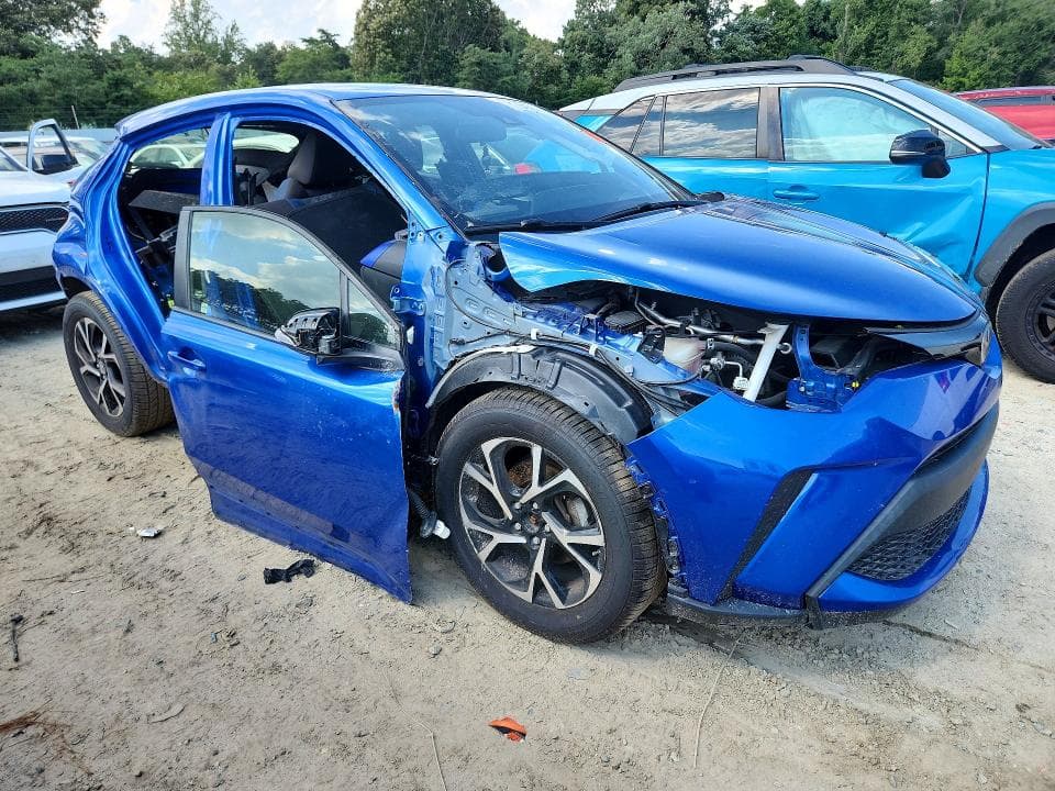 2020 TOYOTA C-HR XLE 4