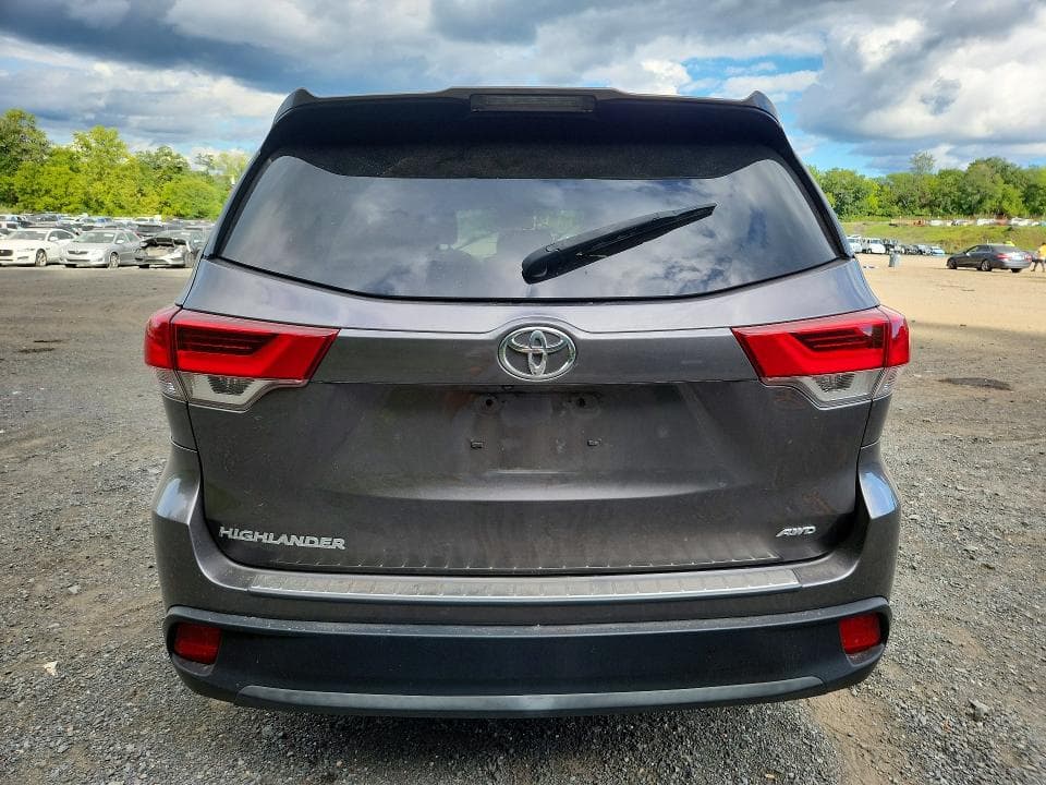 2018 TOYOTA HIGHLANDER LE 6