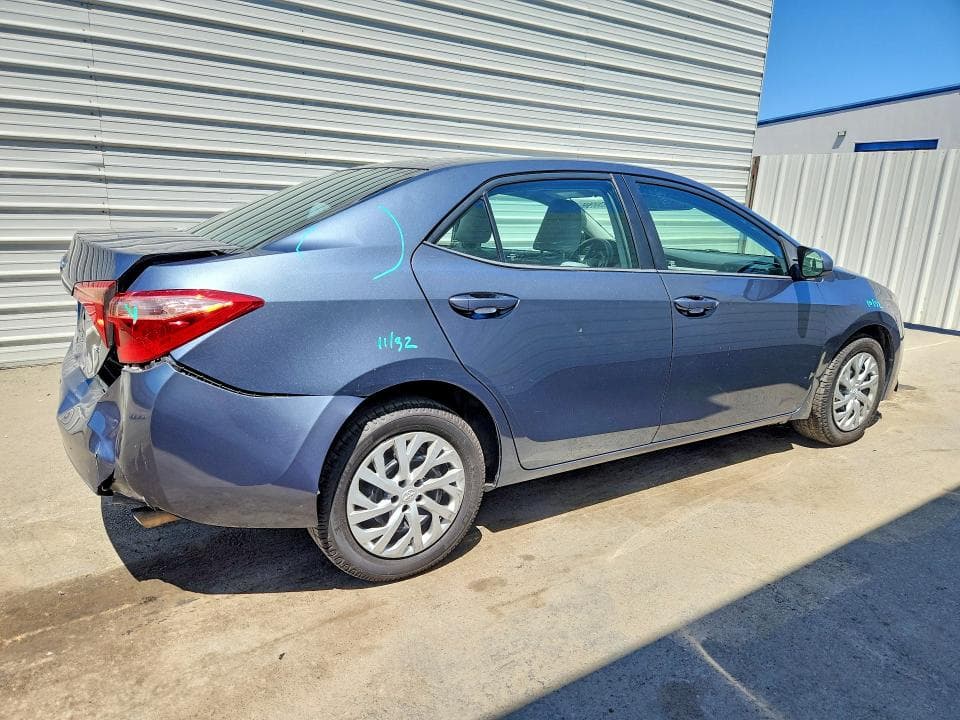 2017 TOYOTA COROLLA LE 3