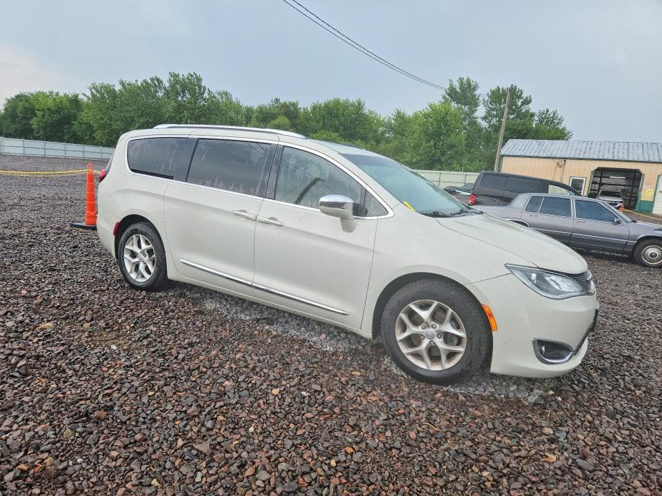 2020 CHRYSLER PACIFICA LIMITED 4