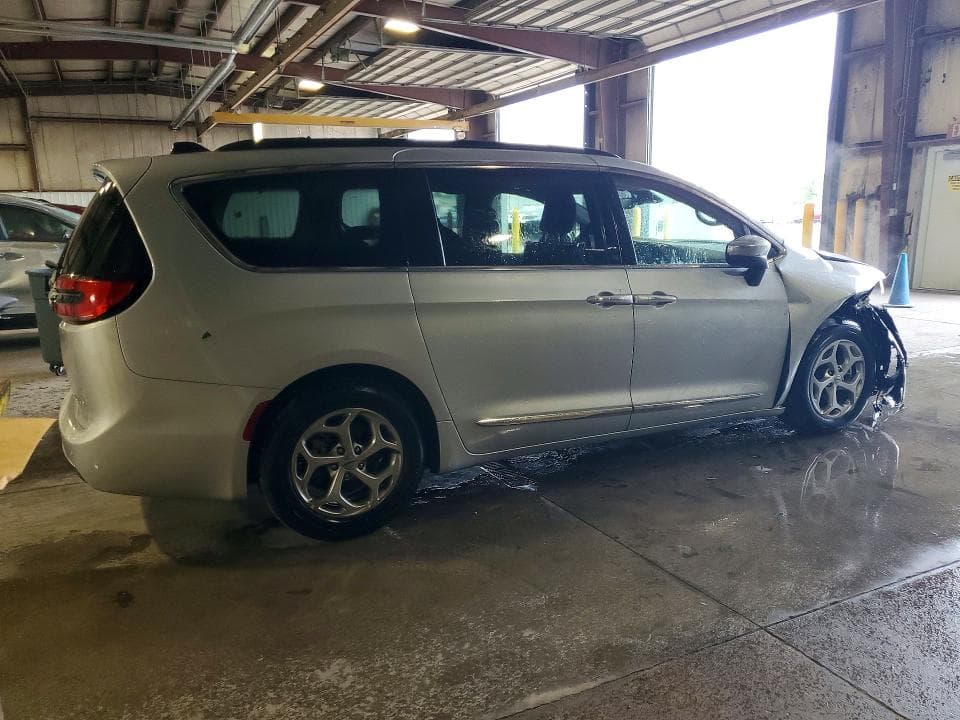 2023 CHRYSLER PACIFICA LIMITED 3