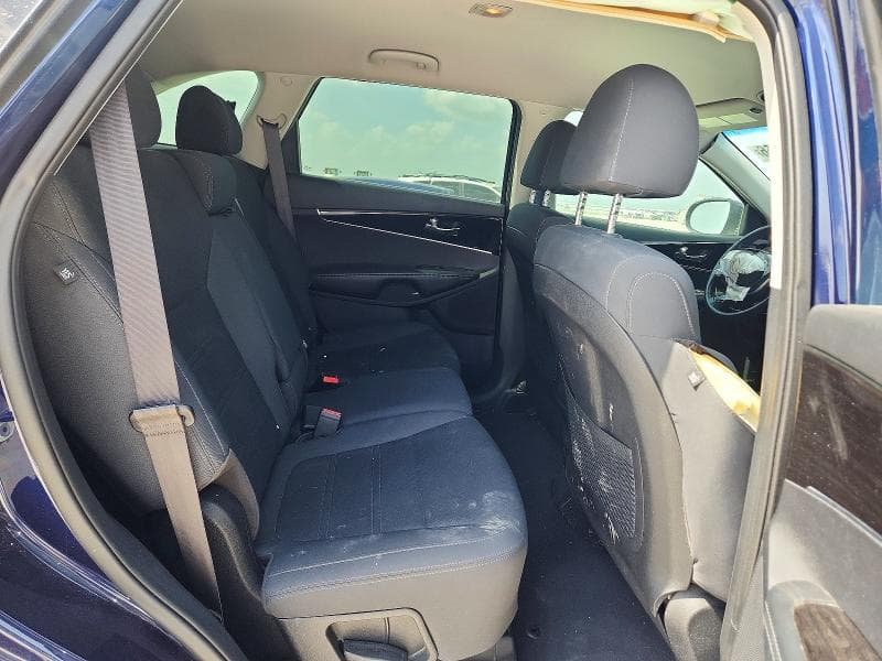 2019 KIA SORENTO LX 10