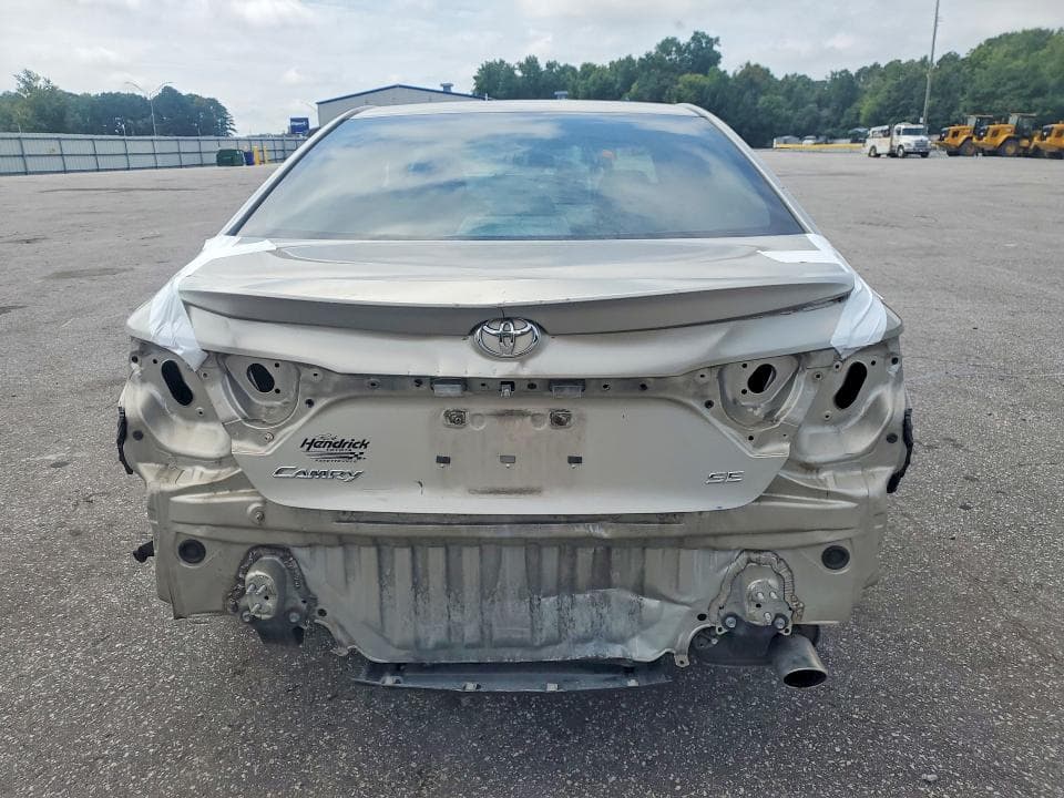 2017 TOYOTA CAMRY SE 6
