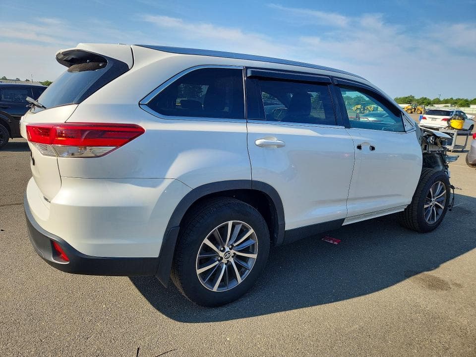 2026 TOYOTA HIGHLANDER XLE 3