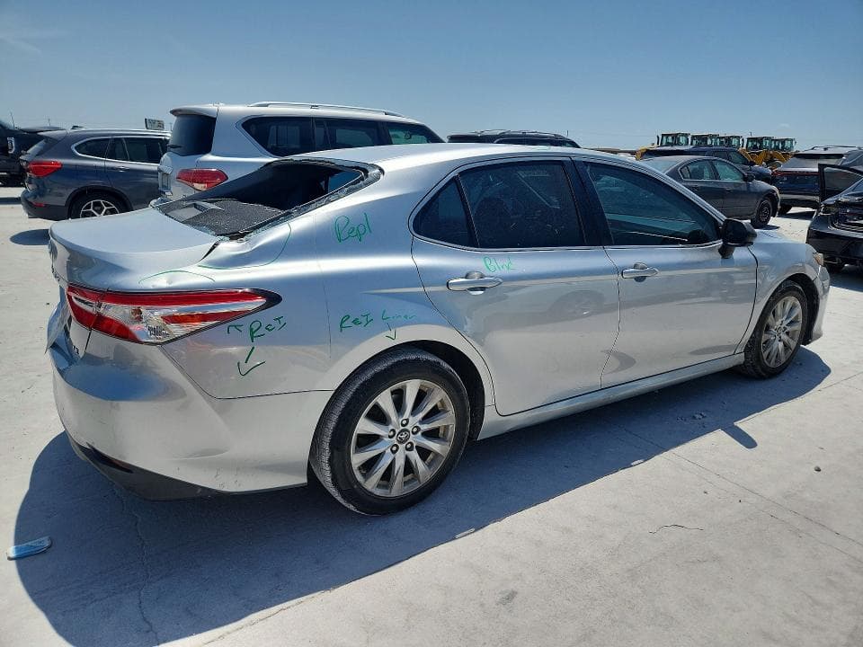 2018 TOYOTA CAMRY LE 3