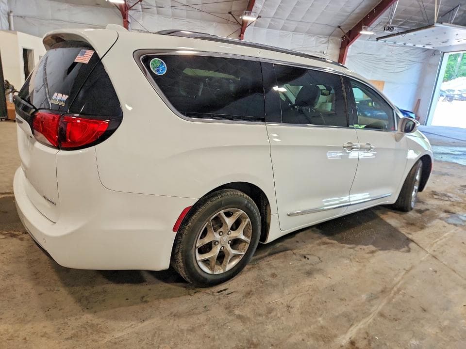 2017 CHRYSLER PACIFICA LIMITED 3